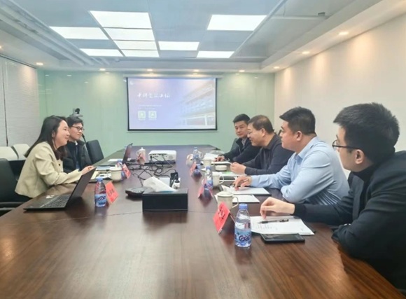 潍坊市科技局党组成员、副局长、市科技创新促进中心主任侯建一行赴到中科智汇工场考察洽谈