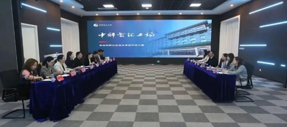 西三旗街道党工委书记刘建民、办事处主任李雪华一行到中科智汇工场考察调研